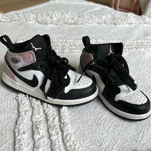 Nike Jordan high top shoes💜🖤